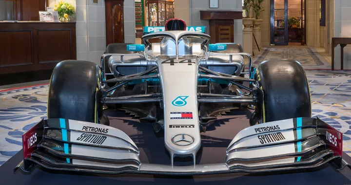 Formula 1: la livrea Mercedes si tinge di rosso per lo sponsor Ineos