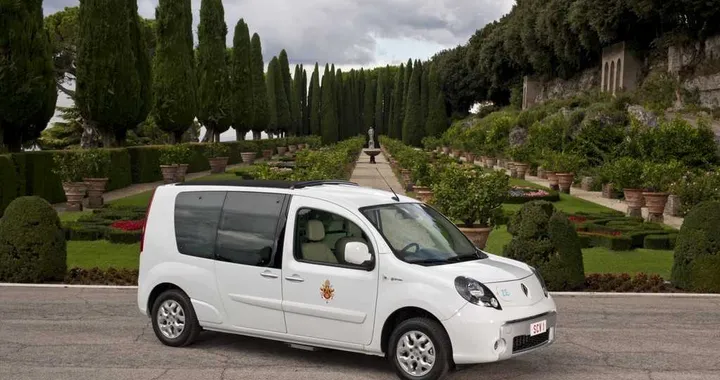 Renault: due vetture elettriche per il Papa