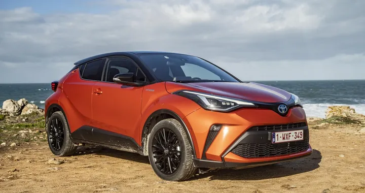 Toyota C-HR 2.0: l’ibrida diventa sportiva con prezzi da 28.500 euro