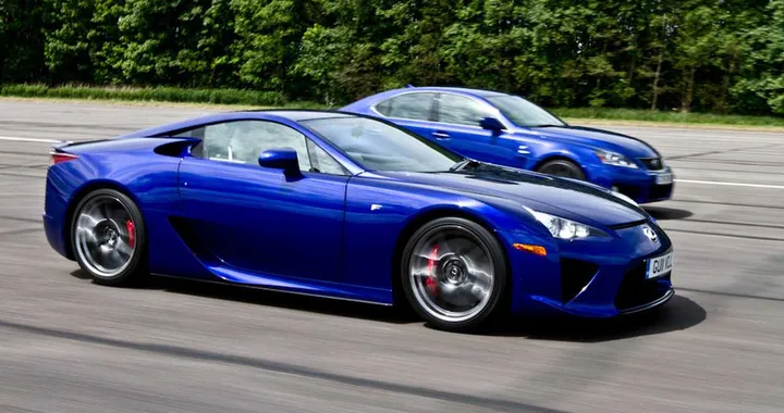 Parenti serpenti: Lexus IS-F vs Lexus LFA