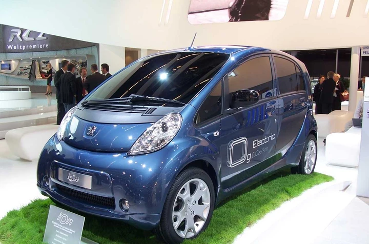 Peugeot-Citroen e GE Capital insieme per l'auto elettrica