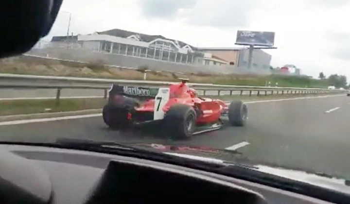 Una Ferrari F1 in autostrada? Ma non scherziamo: ecco il video