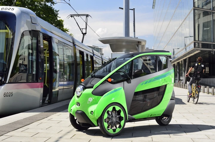 Il car sharing elettrico a Grenoble grazie a Toyota