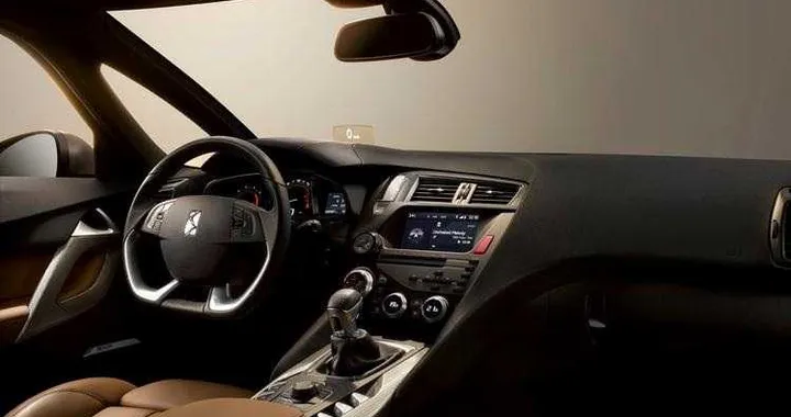 Citroen DS5: appuntamento su Facebook