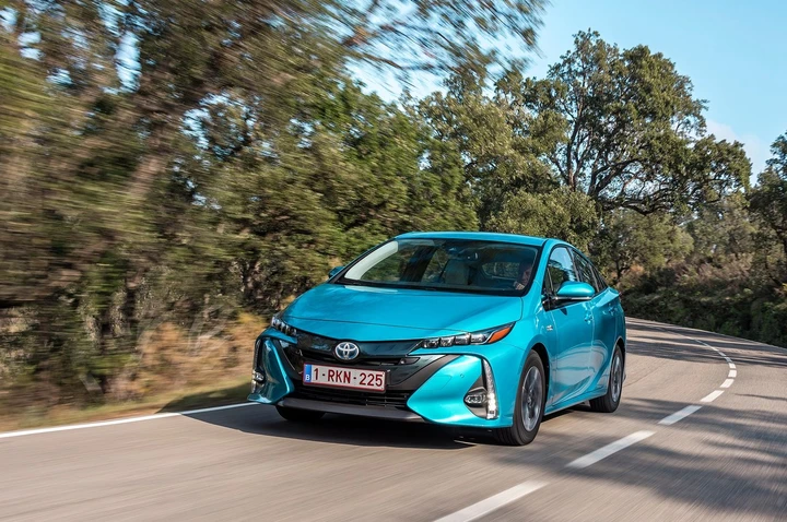Toyota Prius Plug-in Hybrid: immagini della versione europea