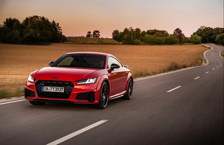 Audi TTS Coupé e Roadster Competition Plus: dotazioni e prezzi