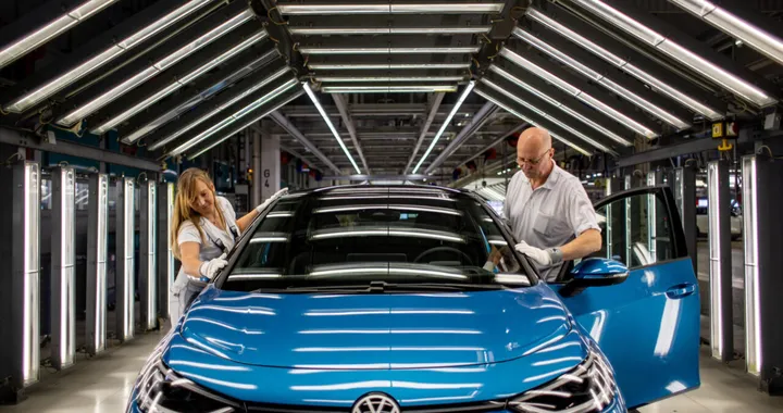 Volkswagen ridimensiona gli investimenti nelle gigafactory
