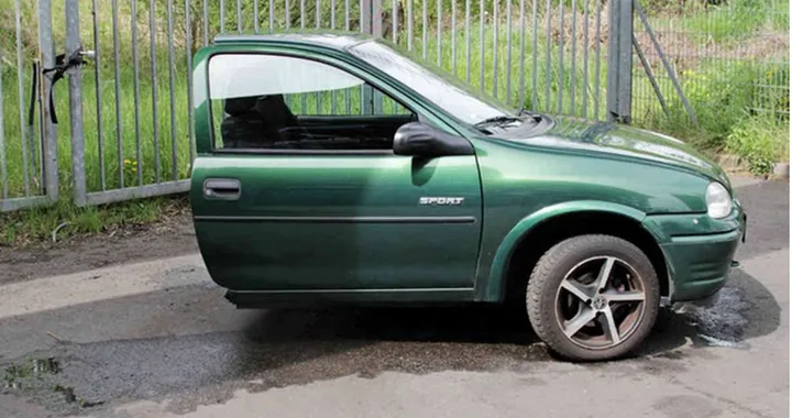 Divorzia dalla moglie e divide i beni a metà. Anche l'auto.