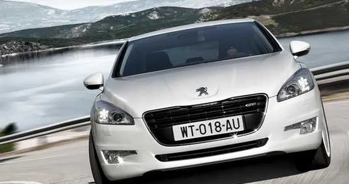 Peugeot: 508, 3008 ibrida e iOn a Parigi