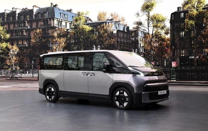 Kia PV7 Passenger, elettrico con 9 posti e oltre 460 km di autonomia