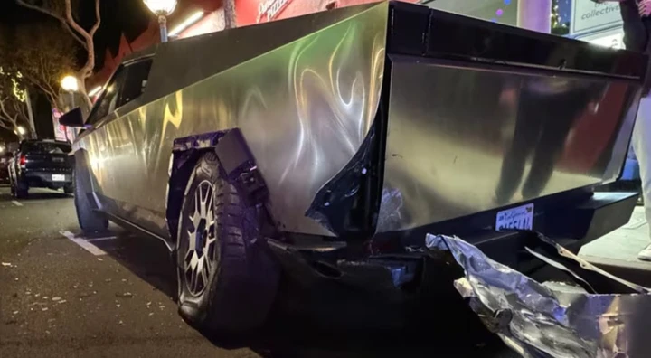 Cybertruck rottamato dopo un banale incidente: ripararlo costava 57.000 dollari