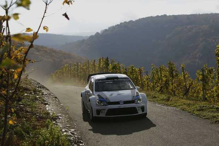 Volkswagen Polo R WRC in prova con Carlos Sainz