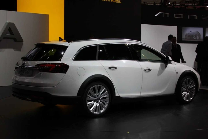 Opel Insigna Country Tourer al Salone di Francoforte 2013