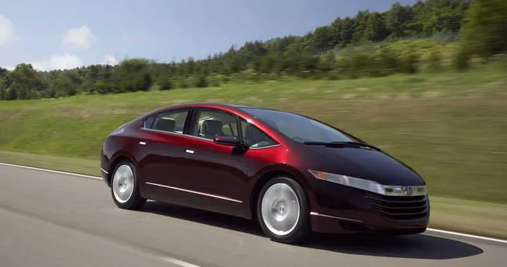 Honda FCX Clarity: è già su strada la vettura a idrogeno della casa nipponica