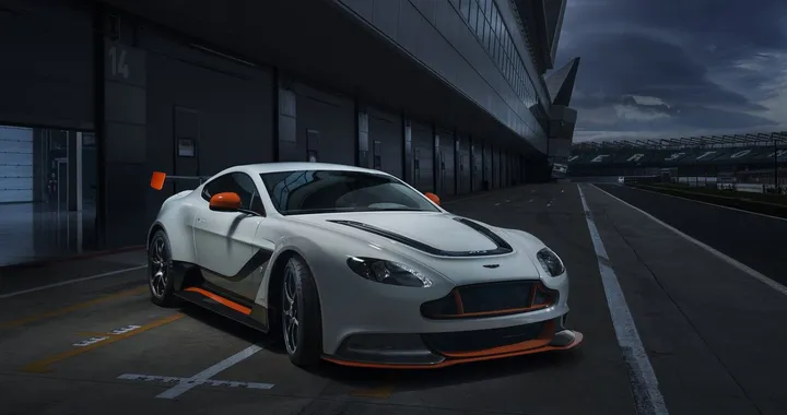 Aston Martin: la Vantage cambia nome a causa di Porsche