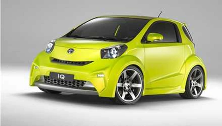 Due Toyota iQ 