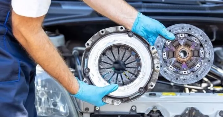 Frizione auto: guida completa con funzionamento, problemi e rimedi