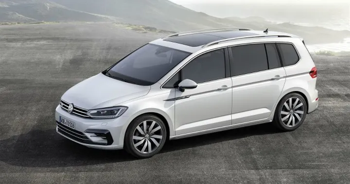 Nuova Volkswagen Touran al Company Car Drive 2015