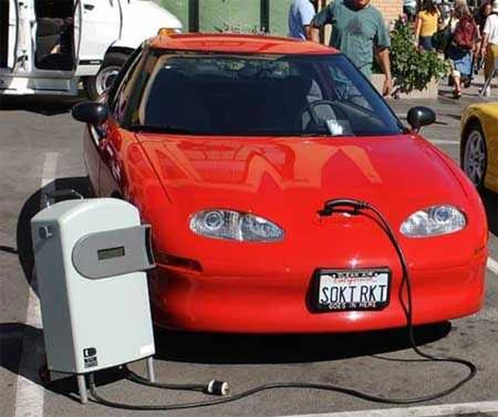 Auto elettriche: ecco le norme per la sicurezza
