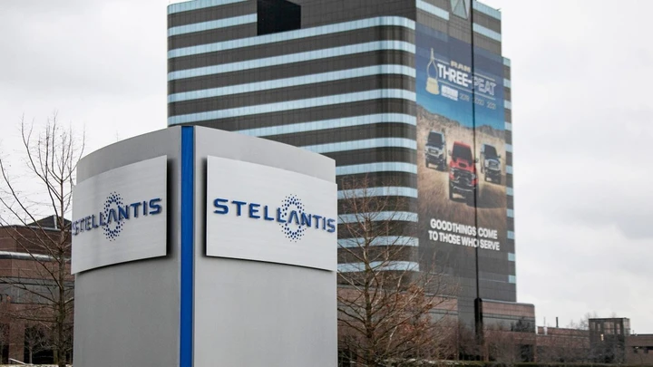 Stellantis: licenziamenti e chiusure, il peso dei dazi e delle carenze