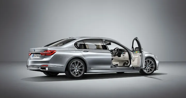 Bmw Serie 7 Individual by Esther Mahlangu