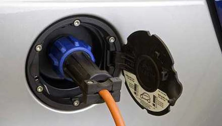 Auto elettriche: entro il 2017 uno standard di ricarica