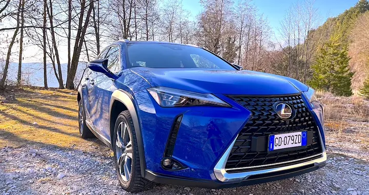 Lexus UX300e: la prova su strada
