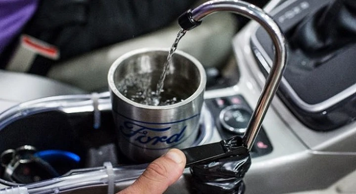Bere l’acqua del condizionatore di bordo: secondo Ford si può