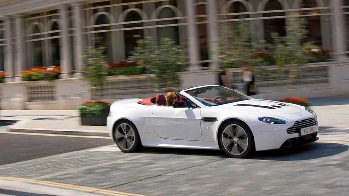 Aston Martin V12 Vantage Roadster