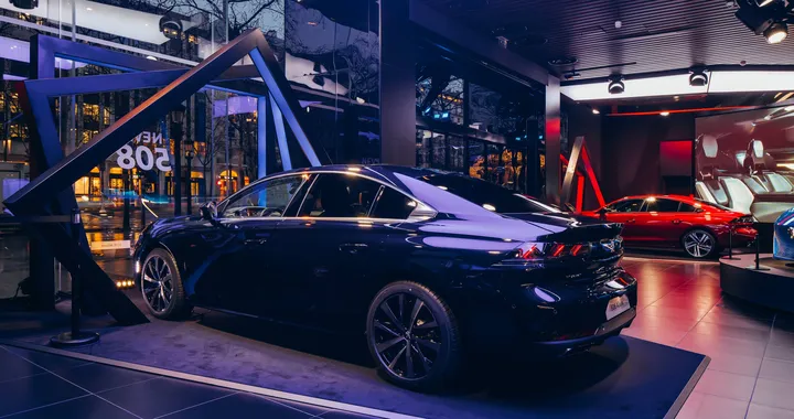 Peugeot 508 protagonista al Peugeot Avenue di Parigi