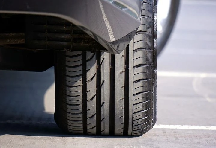 Gomme invernali in estate: si possono usare? Le sanzioni