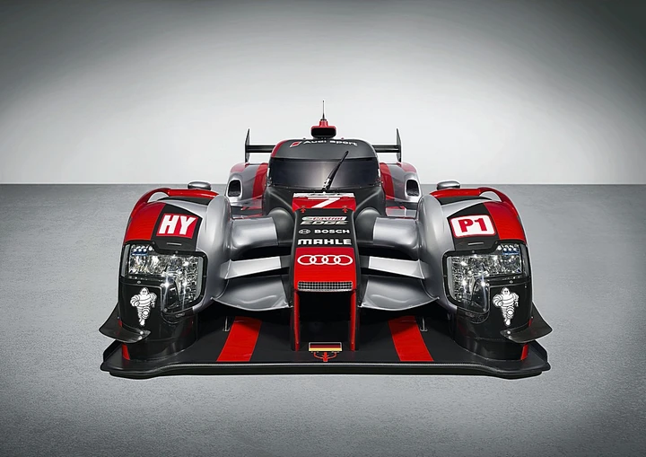 Audi: sfida alla Porsche con la nuova R18