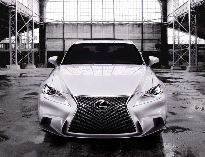 Lexus IS 2013, immagini ufficiali