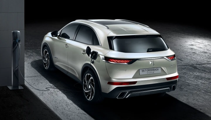 DS7 Crossback: appena 31 g/km per la E-TENSE 4x4
