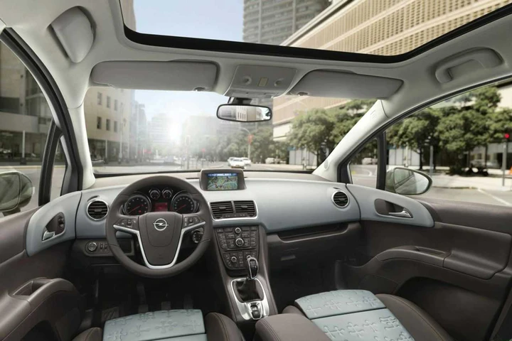 Nuova Opel Meriva, svelati gli interni