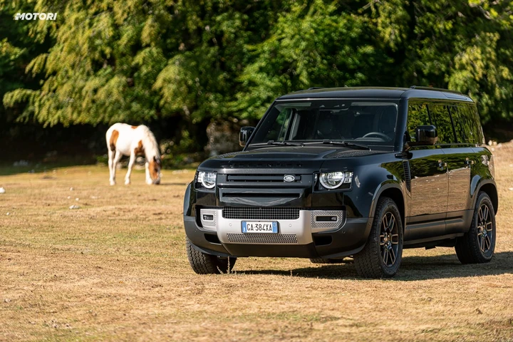 Land Rover Defender 2.0 SD4 S 240 CV: la prova su strada