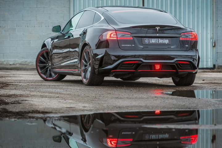 Tesla Model S by Larte Design