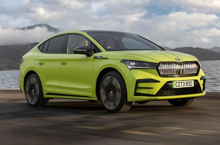 Skoda Enyaq vRS 2024: il SUV elettrico sportivo si aggiorna [FOTO]