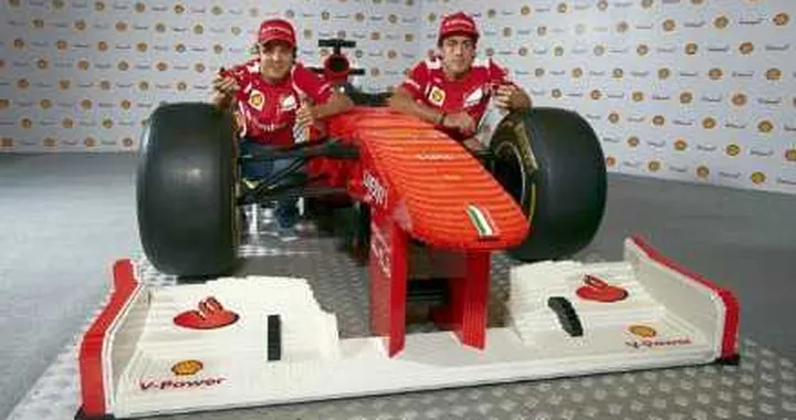 Ferrari F150 Italia con mattoncini Lego