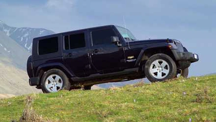 Chrysler: due Jeep per la Protezione Civile italiana