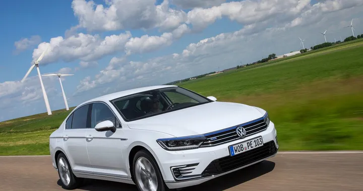 Volkswagen Passat Gte: immagini ufficiali