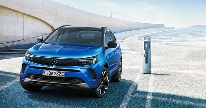Opel Grandland 2022: prezzi, allestimenti, autonomia