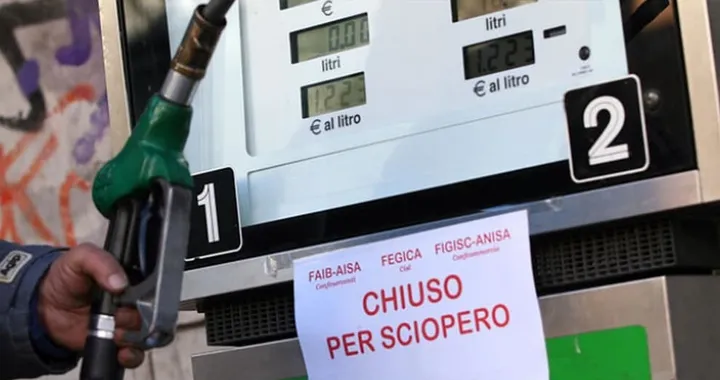 Sciopero benzinai: il 13 e 14 maggio stop alle aree di servizio in autostrada