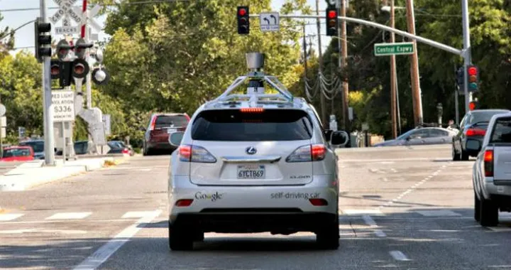 Google: la guida autonoma messa in difficoltà da un ciclista