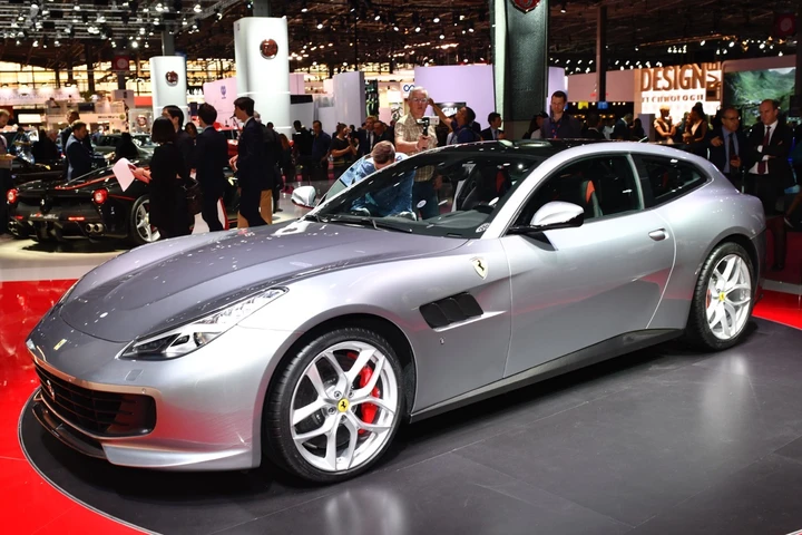 Ferrari GTC4 Lusso T: mette il turbo a Parigi 2016