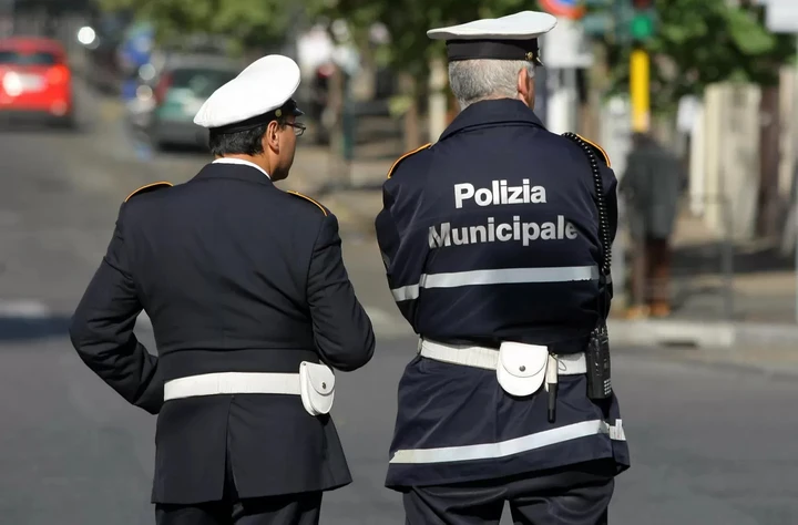 Vigile urbano annulla 282 multe per amici e parenti: oltre 50.000 euro spariti dal sistema