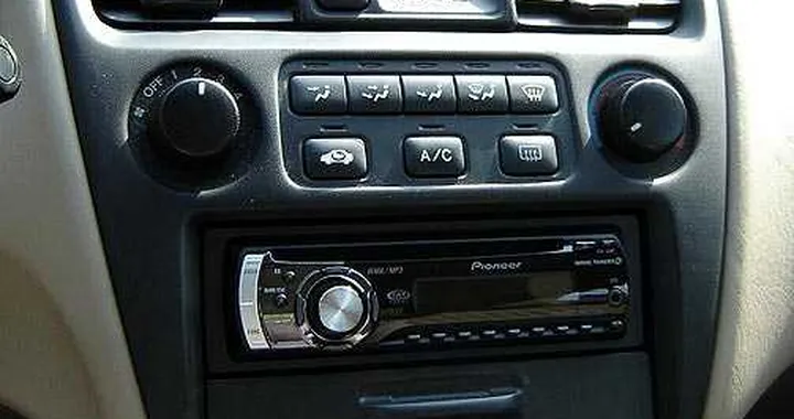 Autoradio inglesi: tra 5 anni si cambia