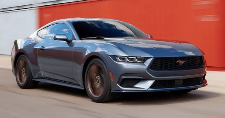 Ford Mustang 2023, ancora più tecnologica e veloce
