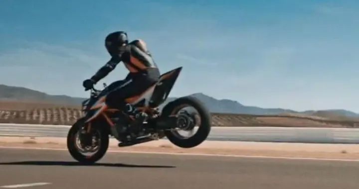 KTM: nuovo teaser della 1290 SuperDuke