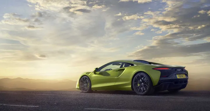 Jeremy Clarkson e la McLaren Artura Spider: una vera supercar?
